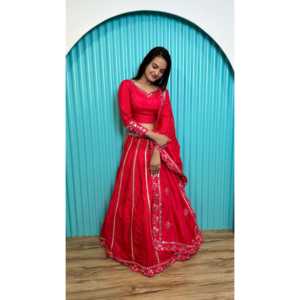 Vêtements de soirée pour femmes Lehenga Choli Ensembles élégants avec papier d'aluminium - Product Image 5