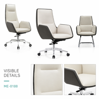 Chaise de bureau de direction moderne bicolore rembourrée avec accoudoirs fixes rembourrés, finition chromée, base pivotante à cinq étoiles