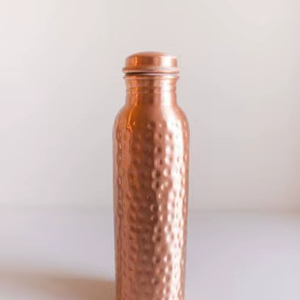 Botella de Agua de Cobre de Lujo Moderna, Tamaño Viaje, con Gran Capacidad - Product Image 1