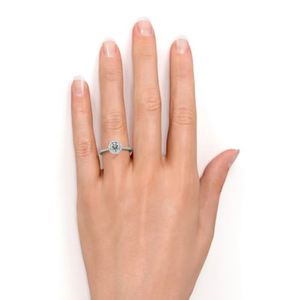 Anillo de Compromiso Clásico con Halo de Moissanita de Corte Redondo de 1.45 Quilates en Plata 925 Chapada en Oro Blanco, Elegante Anillo de Novia y Boda - Product Image 3