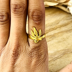 Bague Feuille de Cannabis Bohème Plaqué Or 18 carats pour Femme, Bijoux Hippie Délicats, Vente en Gros/OEM/ODM – Le Choix Préféré du Marché - Product Image 6