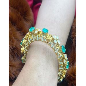 Brazaletes de moissanita chapados en oro con aspecto antiguo y glamuroso, estilo Kundan, para ocasiones especiales. Juego de dos pares de brazaletes para mujeres y niñas. - Product Image 2