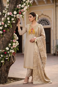 Dupatta de Seda de Algodón P V Simmar de Primera Calidad con Trabajo Artesanal y Banarshi Puro - Product Image 2