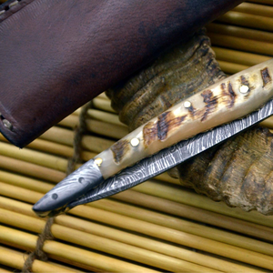 Couteau de chasse en acier Damas, lame à pointe tombante, avec manche en bois et étui en cuir, pour usage en plein air et camping - Product Image 4