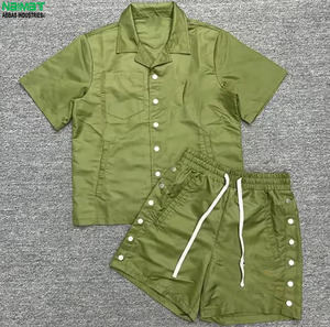 Conjunto de Camiseta y Pantalones Cortos para Hombre Neimat, Color Verde Sólido, Manga Corta, Casual, Transpirable, Felpa Francesa de Algodón, 220g, Cintura Elástica Alta - Product Image 1