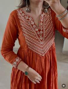 Conjunto de Kurta de Algodón con Estampado Floral Abstracto para Mujer, Cómodo y Elegante al Mejor Precio - Product Image 5