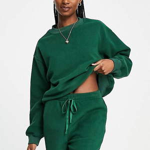 Ensemble de survêtement pour femme avec veste boutonnée à col et pantalon décontracté assorti pour les collections de mode sportive décontractée - Product Image 3