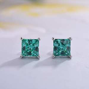 Élégantes boucles d'oreilles en or blanc massif avec diamants vert émeraude taille princesse et diamants colorés de laboratoire, fermoirs à pression, cadeau de mariage - Product Image 3