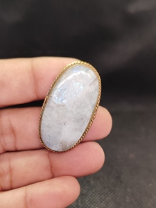 Pendentif en laiton à rainure en pierre de lune naturelle en gros |   Pendentif artisanal en laiton et pierres précieuses |   Bijoux plaqués or |   Fabrication OEM et ODM - Product Image 2