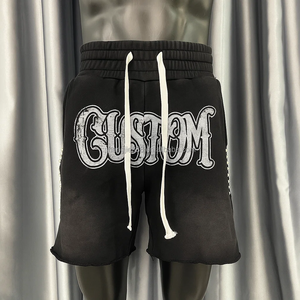 Pantalones cortos unisex holgados de algodón 100% personalizados, de alto gramaje, con pedrería, efecto desgastado por el sol, lavado ácido, estampado DTG y bajo sin rematar. - Product Image 3