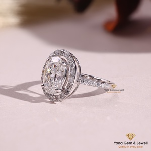 Anillo de Diamante CVD Cultivado en Laboratorio de Corte Ovalado de 2.00 Quilates con Diseño de Halo Brillante, Oro Sólido de 14K, Color E, Claridad VVS2, Certificado IGI - Product Image 2