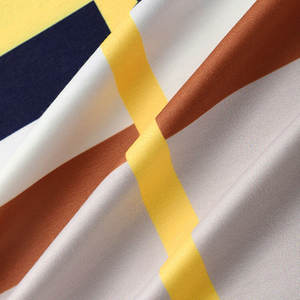 T-shirt pour homme coupe moderne |   Double couture durable |   Hauts polyvalents pour un usage quotidien |   Tissu au toucher confortable et de qualité supérieure - Product Image 5