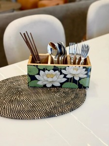 ที่ใส่ช้อนส้อมไม้มะม่วงสีขาวลายดอกบัว สำหรับจัดเก็บอุปกรณ์บนเคาน์เตอร์ เช่น ช้อน ส้อม ตะหลิว - Product Image 3