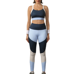 Ensemble de sport de haute qualité avec soutien-gorge de sport à logo frontal, leggings taille haute et haut à manches longues pour l'entraînement et le yoga - Product Image 1