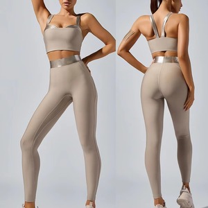 Ensembles de sport pour femmes : soutien-gorge de sport à bretelles halter et shorts de yoga côtelés sans coutures - Product Image 4