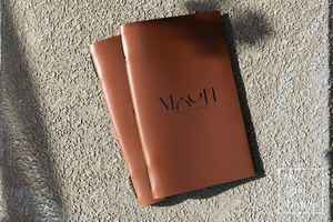 Porta Menús de Cuero Genuino Ligero Clásico con Logotipo Personalizado, Hecho a Mano, de Lujo, para Restaurante, Hotel y Cafetería, Modelo LMC-0201 - Product Image 6