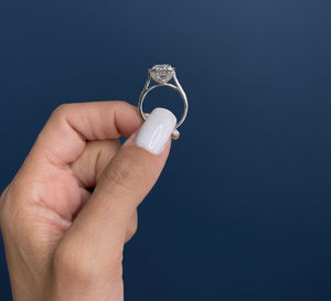 Anillo de Diamantes de 4.50ct, Anillo de Compromiso Cultivado en Laboratorio, Certificado IGI, Corte Esmeralda, VVS2, Oro Blanco F, Personalizado, Venta al Por Mayor - Product Image 5