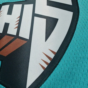 Maillot de basket éco-responsable en polyester recyclé certifié GRS, fabrication équilibrée en termes de carbone, uniforme d'équipe de basket personnalisé - Product Image 5