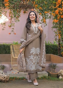 Ensemble tailleur droit beige brodé en coton pour femme, longueur genou, avec dupatta, style traditionnel, coupe régulière, séchage rapide, toutes occasions, décontracté - Product Image 5