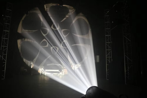 Foco móvil de escenario con haz de luz puntual de 1400W, perfil de cabeza móvil con zoom de 5 a 55 grados - Product Image 4