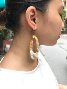 Boucles d'oreilles pendantes ovales en coquillage naturel, polies, faites à la main, de qualité supérieure, bijoux en corne, artisanat naturel éthique, boucles d'oreilles en corne de buffle - Product Image 2