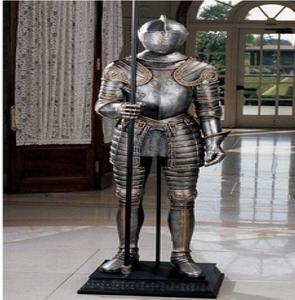 Figurine de chevalier en bronze antique, armure détaillée, tenant une épée verticalement, sur piédestal soigné, disponible à prix de gros. - Product Image 6