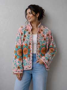 Veste Suzani en velours rose faite à la main, artisanat intemporel et couleurs éclatantes, style bohème, broderie florale, manteau tendance pour femme - Product Image 1