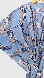 Robe kimono bleue à imprimé animal pour femme, col en V, manches mi-longues, longue tenue de plage - Product Image 4