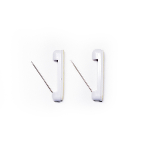 Clip avec épingle de sûreté brodée en PVC durable de 32 mm gris adhésif pour l'utilisation de badges ou de porte-cartes - Product Image 6