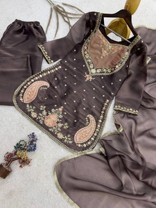 Salwar Kameez traditionnel indien et pakistanais pour femmes, avec broderies, pour mariage et occasions spéciales - Product Image 3