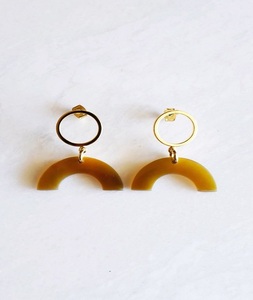 Boucles d'oreilles créoles en corne de buffle, écologiques, faites à la main, motif écaille de tortue, polies, artisanat naturel - Product Image 2