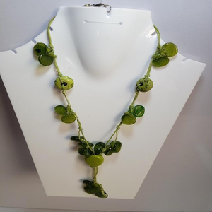 Collar de Resina con Cuentas de Alta Calidad, Estilo Clásico de Varias Capas para Chicas Cristianas Jóvenes, por Blossom Craft India - Product Image 3