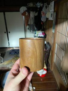 Vaso de cerveza de madera natural hecho a mano, minimalista y ecológico para beber jugo. - Product Image 6