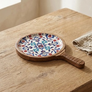 Plato para Pizza de Madera Esmaltada Hecho a Mano de Primera Calidad |   Moderna Tabla de Servir de Lujo Apta para Lavavajillas |   Diseño de Tamaño Personalizable | - Product Image 2