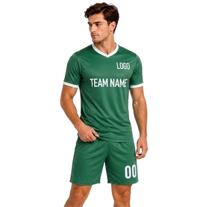 Maillot de football vert pour homme, manches courtes, col en V, personnalisable avec nom et numéro d'équipe, évacuation de l'humidité, coupe athlétique, vêtement adulte - Product Image 1