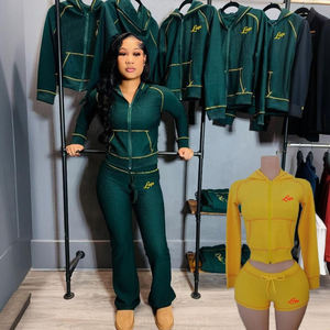 Conjunto de dos piezas de punto gofrado para mujer, con sudadera corta con cremallera y pantalones cortos de cintura alta. - Product Image 6