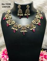 Ensemble de collier de mariée en alliage plaqué or Kundan avec boucles d'oreilles et tikka, bijoux indiens ornés de diamants américains, design tendance