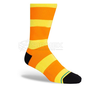 Calcetines casuales unisex de tela elástica ligera que proporcionan comodidad, soporte y estilo, ideales para correr, hacer ejercicio y uso al aire libre. - Product Image 4