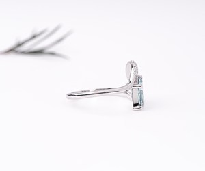 Anillo de Oro Blanco de 14K OM GEMS, Anillo Envolvente con Diamante Azul de Laboratorio de Corte Marquesa de 0.80 CT, Anillo Personalizado para Fiesta de Mujer - Product Image 4