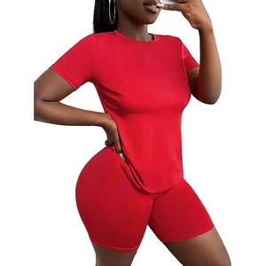 Ensemble décontracté deux pièces pour femme : chemise boutonnée à manches courtes et short au-dessus du genou – Tenue d'été tendance pour le quotidien et les vacances – 100 % coton - Product Image 1