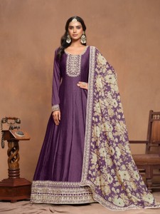 Traje Anarkali Moderno de Seda Bordada Semisellada para Fiesta, Diwali, Boda y Baile de Graduación - Product Image 2