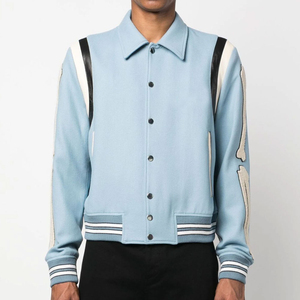Chaqueta Letterman Personalizable para Hombre de Alta Calidad en Rojo y Blanco con Decoración de Piel a Precios de Mayoreo - Product Image 2