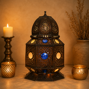 Lanterne marocaine en métal ajouré avec design en forme de dôme, finition noire antique, porte-bougie décoratif pour la décoration du Ramadan - Product Image 5