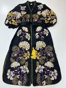 Robe longue noire en coton brodé pour femme, style bohème, col en V, manches ballon, broderie, taille à nouer - Product Image 5