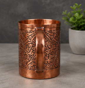 Mug en cuivre gravé à la main avec motif floral, style luxueux, écologique, vaisselle pour la maison, couleur et logo personnalisables, cuivre poli brillant - Product Image 3