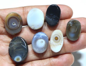 พลอยตาแมวสุลเลมานีทรงรีแบบเรียบธรรมชาติสำหรับทำเครื่องประดับ - Product Image 2