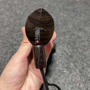Tirachinas Profesional con Mango de Madera, Bandas Elásticas Negras Duraderas y Diseño de Rayo Azul, Portátil para Exteriores - Product Image 3