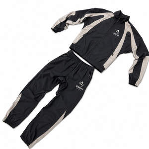 Chaqueta Deportiva Personalizada con Diseño de Contraste en Negro, Ligera, Cómoda y de Estilo Moderno - Product Image 1