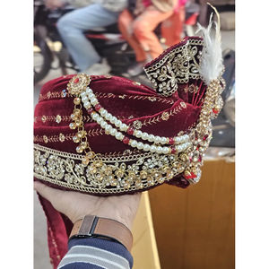 Turbante de novio de terciopelo rojo real bordado, Pagdi indio para boda (55 cm) - Product Image 3