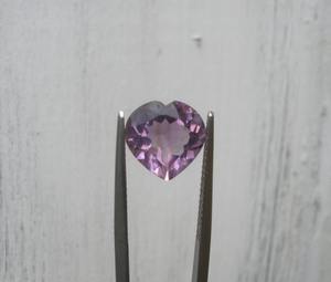 อเมทิสต์รูปหัวใจธรรมชาติขนาด 11 มม. อัญมณีธรรมชาติราคาประหยัดสำหรับสะสมและงานประดิษฐ์ รับรองโดยบุคคลที่สาม สำหรับทำเครื่องประดับสีเขียว - Product Image 4
